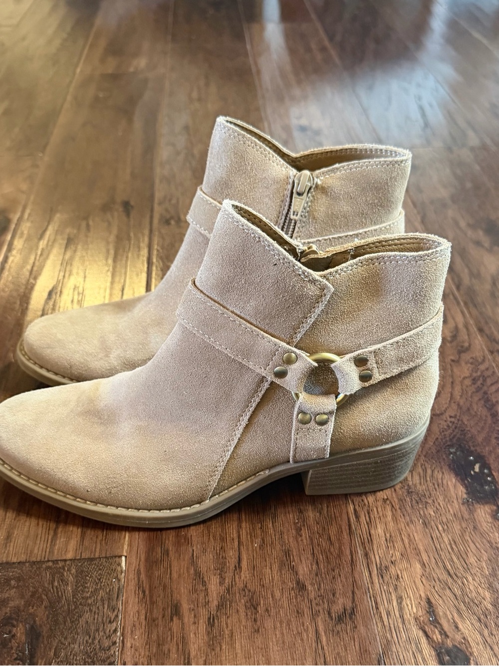 Women’s Ankle Boots in Light Taupe Suede
